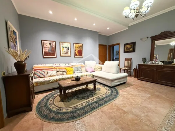 Tirane, shitet apartament 2+1 Kati 1, 91 m² 245.000 € (BULEVARDI “BAJRAM CURRI”, PALLATET “AGIMI”)