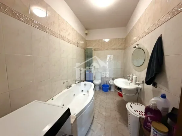 Tirane, shitet apartament 2+1 Kati 1, 91 m² 245.000 € (BULEVARDI “BAJRAM CURRI”, PALLATET “AGIMI”)