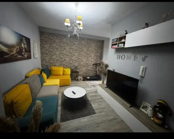 Tirane, jepet me qera apartament 1+1+Aneks+Ballkon Kati 4, 80 m² 400 € (yzberisht , misto mame)