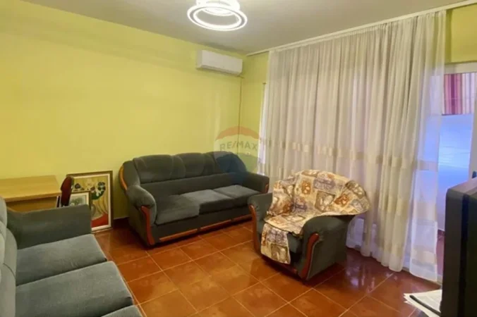 Tirane, jepet me qera apartament 1+1 , 70 m² 550 € (Komuna parisit)