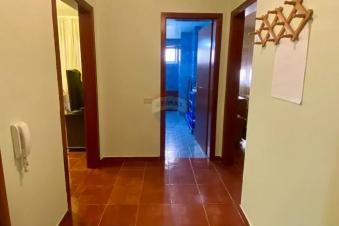 Tirane, jepet me qera apartament 1+1 , 70 m² 550 € (Komuna parisit)