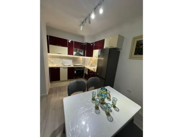 Tirane, shitet apartament 1+1 Kati 4, 55 m² 95.000 € (Misto Mame)