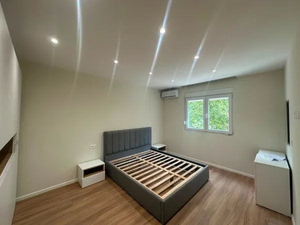 Tirane, jepet me qera apartament 2+1+Ballkon Kati 3, 75 m² 60.000 € (Ali Demi, Drejtoria e Policise)