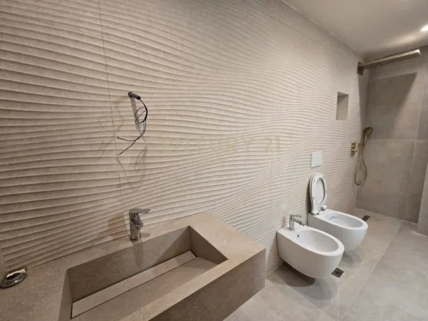 Tirane, shitet Vile Vile 3 Katshe Kati 1, 331 m² 480.000 € 