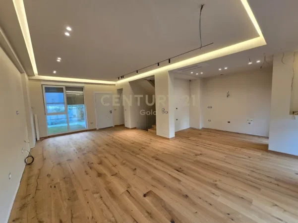 Tirane, shitet Vile Vile 3 Katshe Kati 1, 331 m² 480.000 € 