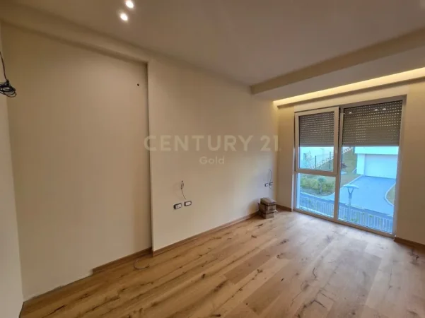 Tirane, shitet Vile Vile 3 Katshe Kati 1, 331 m² 480.000 € 