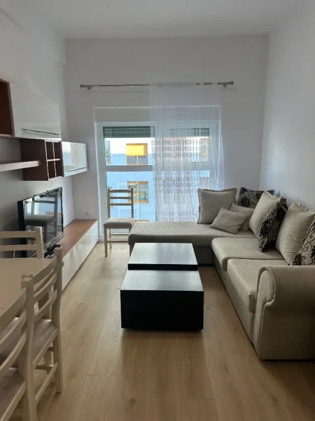 Tirane, jepet me qera apartament 2+1+Ballkon Kati 5, 78 m² 450 € (Rezidenca Kadiu/Ali Dem)