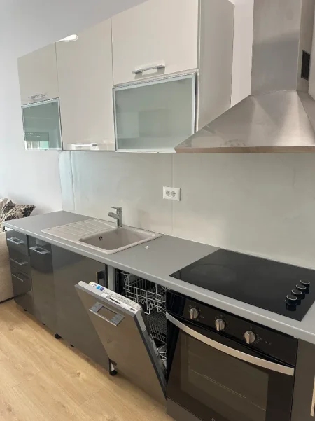 Tirane, jepet me qera apartament 2+1+Ballkon Kati 5, 78 m² 450 € (Rezidenca Kadiu/Ali Dem)