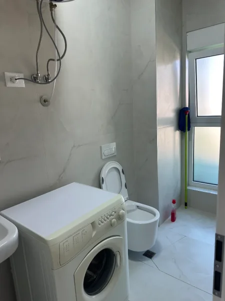 Tirane, jepet me qera apartament 2+1+Ballkon Kati 5, 78 m² 450 € (Rezidenca Kadiu/Ali Dem)