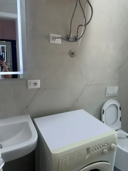 Tirane, jepet me qera apartament 2+1+Ballkon Kati 5, 78 m² 450 € (Rezidenca Kadiu/Ali Dem)