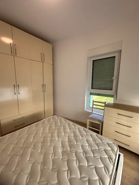 Tirane, jepet me qera apartament 2+1+Ballkon Kati 5, 78 m² 450 € (Rezidenca Kadiu/Ali Dem)