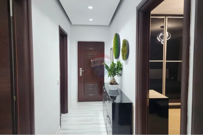 Tirane, jepet me qera apartament 2+1+Ballkon Kati 4, 95 m² (Rrapo Hekaki)