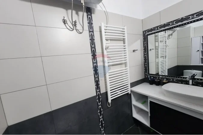 Tirane, jepet me qera apartament 2+1+Ballkon Kati 4, 95 m² (Rrapo Hekaki)