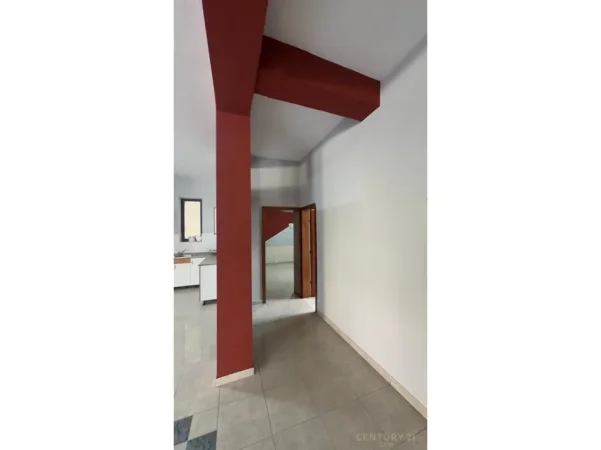 Tirane, jepet me qera ambjent biznesi Kati 3, 120 m² 950 € (Rruga e Durresit)