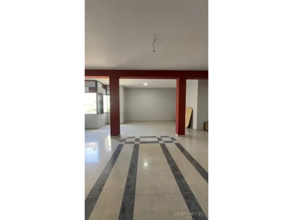 Tirane, jepet me qera ambjent biznesi Kati 3, 120 m² 950 € (Rruga e Durresit)