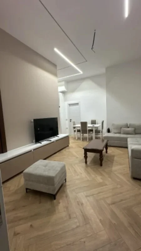 Tirane, jepet me qera apartament 1+1 Kati 1, 55 m² 500 € (Ali Demi)