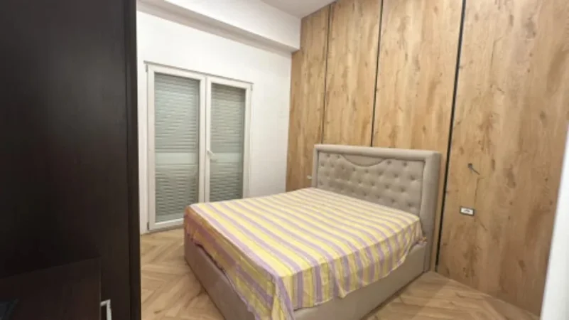 Tirane, jepet me qera apartament 1+1 Kati 1, 55 m² 500 € (Ali Demi)