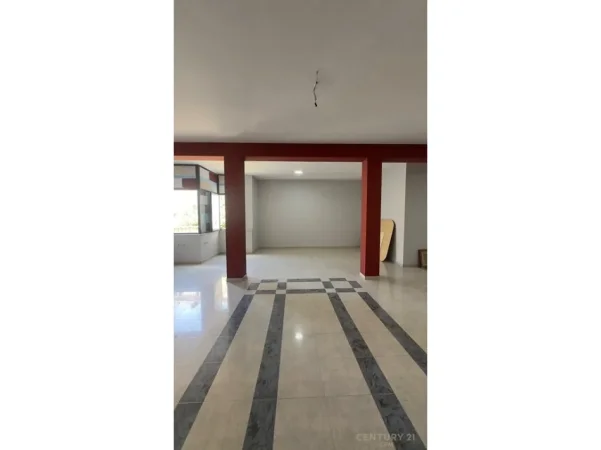 Tirane, jepet me qera zyre Kati 3, 120 m² 950 € (rruga e Durresit)
