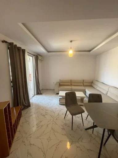 Tirane, jepet me qera apartament 1+1+Aneks+Ballkon Kati 2, 75 m² 550 € (ish parku i autobusave , globe)