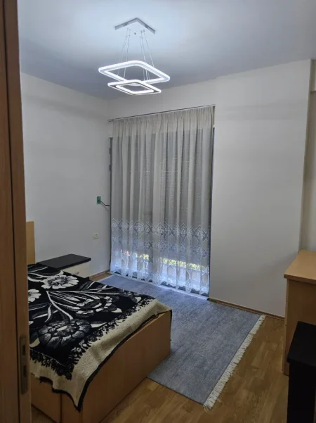 Tirane, jepet me qera apartament 2+1 Kati 1, 76 m² (5 MAJI)