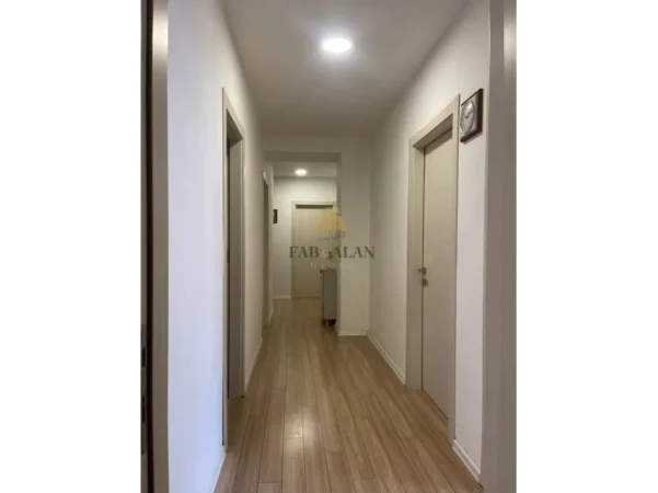 Tirane, shitet apartament 3+1+Ballkon , 149 m² 215.000 € (Rruga 5 Maji, Tirana, Albania)