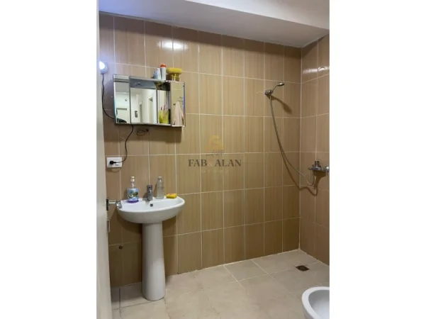 Tirane, shitet apartament 3+1+Ballkon , 149 m² 215.000 € (Rruga 5 Maji, Tirana, Albania)