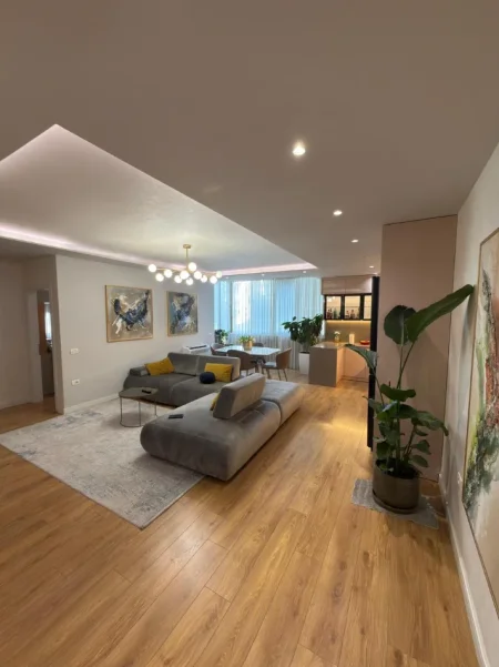 Tirane, shitet 2+1 Kati 3, 350.000 € (Komuna e Parisit)