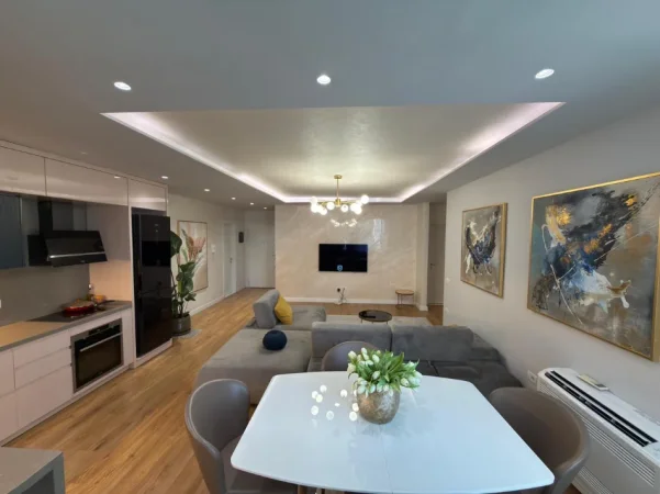 Tirane, shitet 2+1 Kati 3, 350.000 € (Komuna e Parisit)