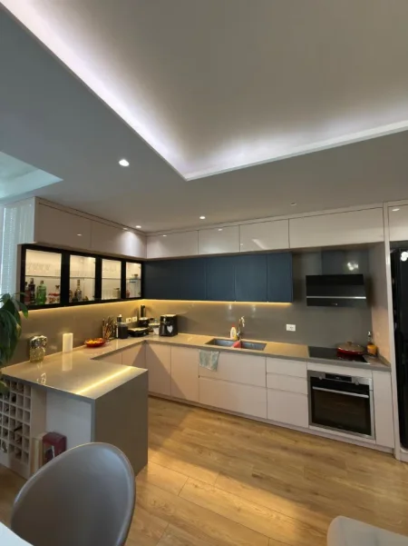 Tirane, shitet 2+1 Kati 3, 350.000 € (Komuna e Parisit)