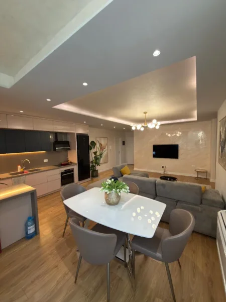 Tirane, shitet 2+1 Kati 3, 350.000 € (Komuna e Parisit)