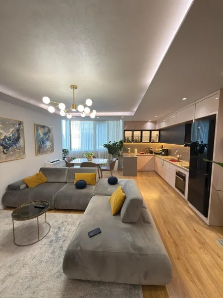 Tirane, shitet 2+1 Kati 3, 350.000 € (Komuna e Parisit)