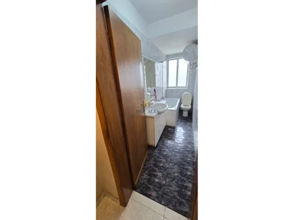 Tirane, shitet apartament 3+1 Kati 4, 195.000 € (Brraka, Tirana, Albania)