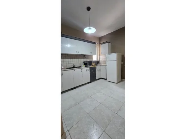 Tirane, shitet apartament 3+1 Kati 4, 195.000 € (Brraka, Tirana, Albania)
