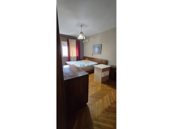Tirane, shitet apartament 3+1 Kati 4, 195.000 € (Brraka, Tirana, Albania)