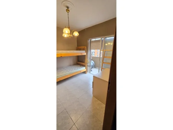 Tirane, shitet apartament 3+1 Kati 4, 195.000 € (Brraka, Tirana, Albania)