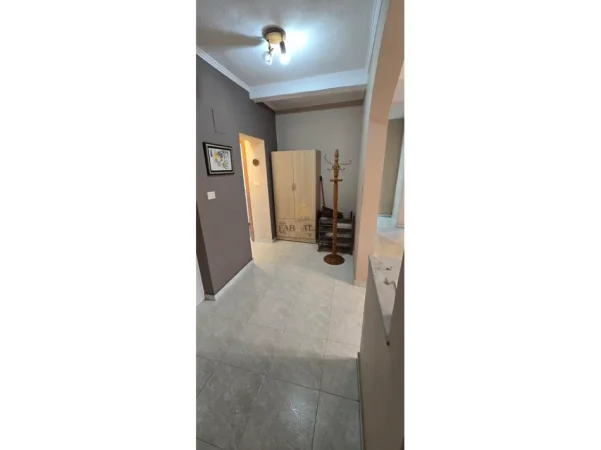 Tirane, shitet apartament 3+1 Kati 4, 195.000 € (Brraka, Tirana, Albania)