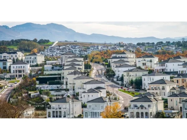 Tirane, jepet me qera Vile Vile 2 Katshe , 330 m² 4.500 € (Rolling Hill Residence, Tirana, Albania)