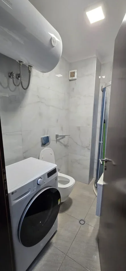 Tirane, jepet me qera apartament 1+1 Kati 4, 69 m² 570 € (komuna parisit)