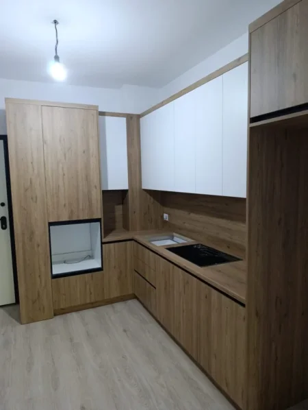 Tirane, jepet me qera apartament 1+1 Kati 1, 63 m² 400 € (5 Maj)
