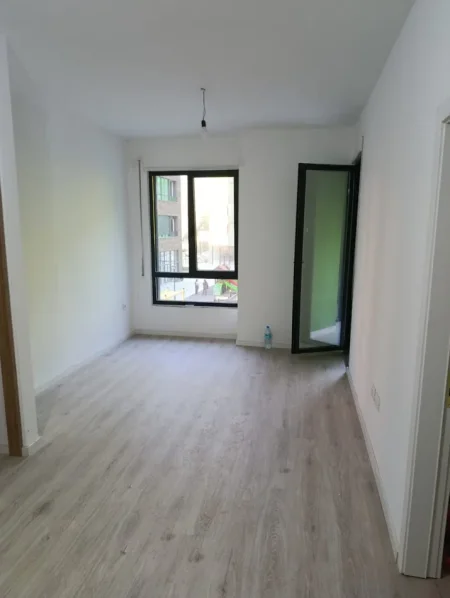 Tirane, jepet me qera apartament 1+1 Kati 1, 63 m² 400 € (5 Maj)