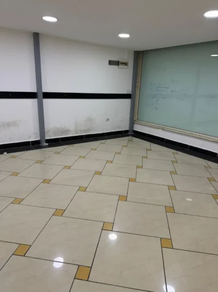 Tirane, jepet me qera ambjent biznesi Kati 2, 60 m² (rruga e barrikadave)