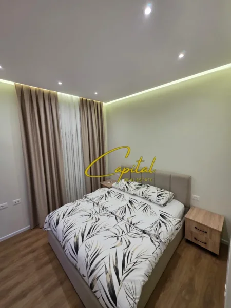 Tirane, jepet me qera apartament 1+1 Kati 8, 60 m² 470 € (ALI DEMI)