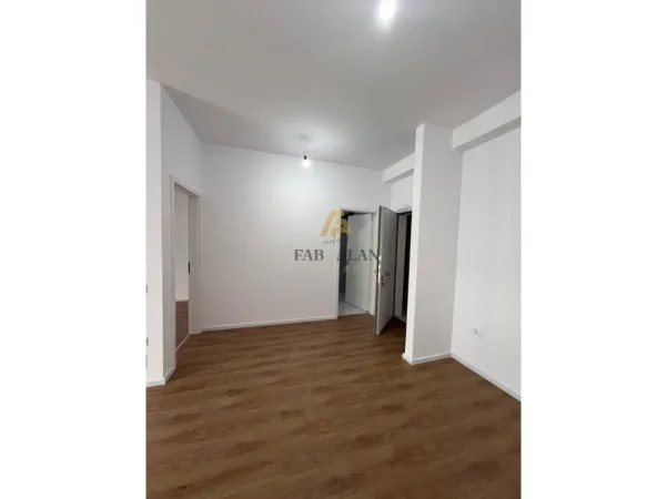 Tirane, shitet apartament 1+1 Kati 6, 61 m² 115.200 € (Ali Demi)