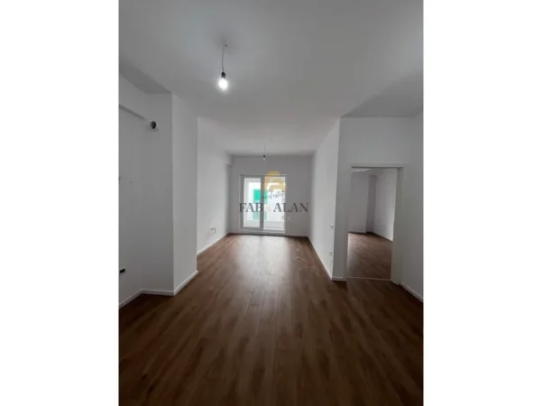 Tirane, shitet apartament 1+1 Kati 6, 61 m² 115.200 € (Ali Demi)