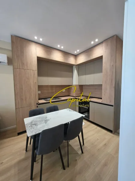 Tirane, jepet me qera apartament 1+1 Kati 5, 58 m² 58 € (ALI DEMI)