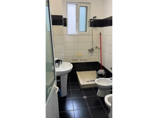 Tirane, jepet me qera apartament 1+1 , 450 € (5 maj)