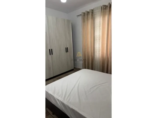 Tirane, jepet me qera apartament 1+1 , 450 € (5 maj)