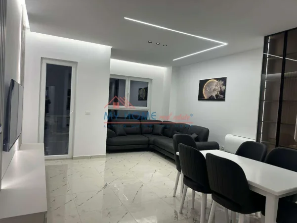Tirane, jepet me qera apartament 2+1+Ballkon Kati 6, 100 m² (Rruga Dritan Hoxha)