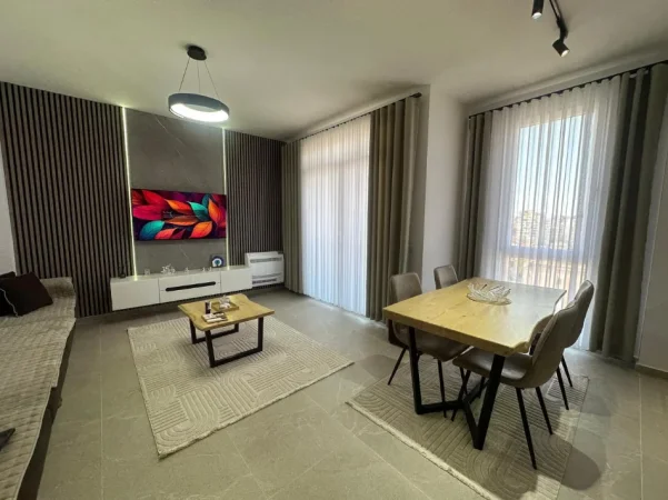 Tirane, jepet me qera apartament 1+1 Kati 5, 65 m² 600 € (Rruga Jordan Misja)