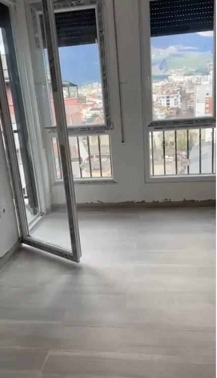 🏠 Jepet me Qera Apartament 1+1 tek  Rruga 5 Maji,  400 MIJE  LEKE